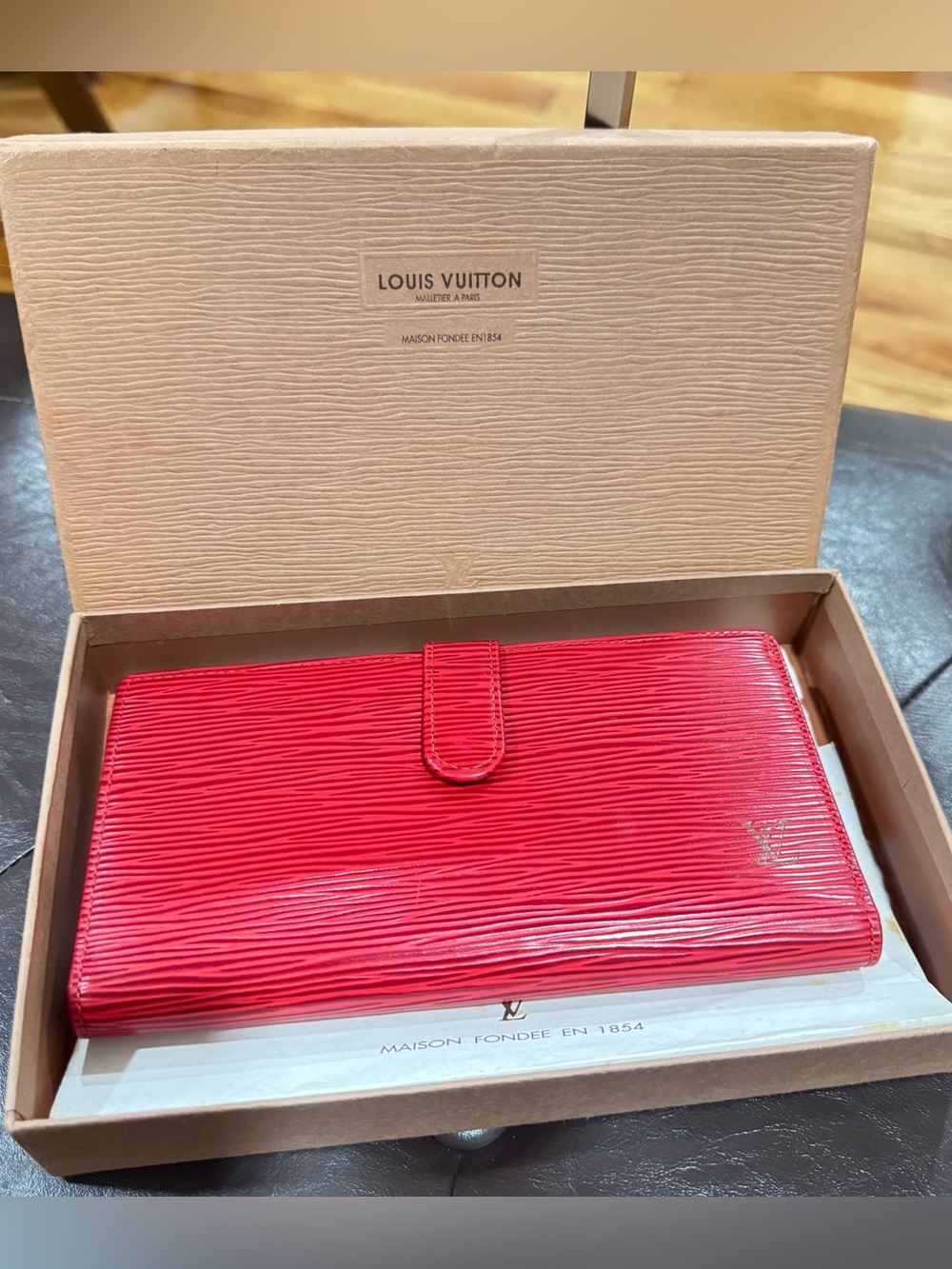 Vintage Louis Vuitton Red Epi Leather Continental Long Wallet w/ Kiss lock - Picture 13 of 13